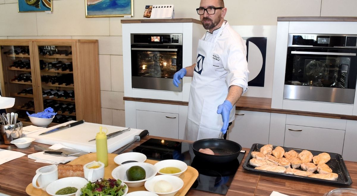 expanding communication with Electrolux in Bulgaria